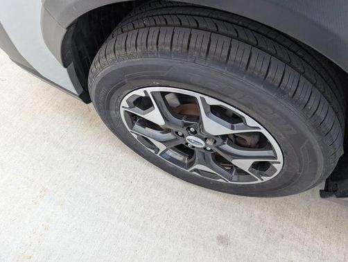 Ice Silver Metallic 2018 Subaru Crosstrek 2.0i