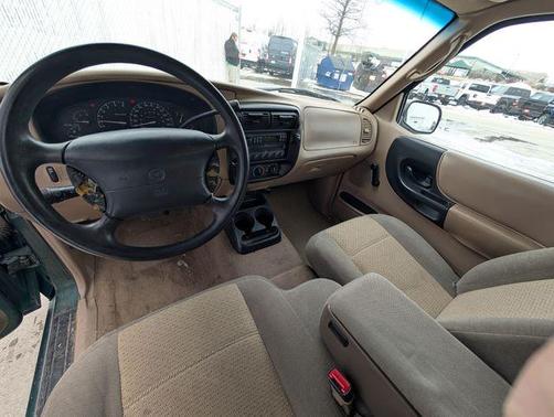 1999 Mazda B3000 SE Cab Plus