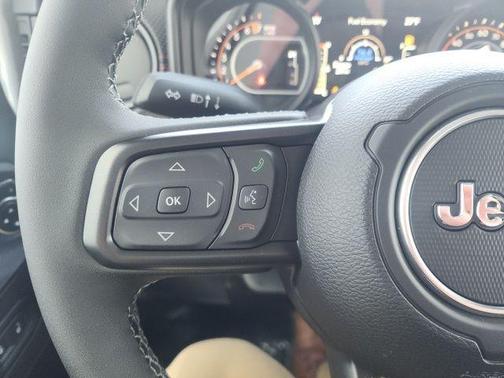 Bright White Clearcoat 2026 Jeep Gladiator Rubicon