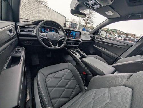 2024 Volkswagen Atlas Cross Sport 2.0T SE w/Technology