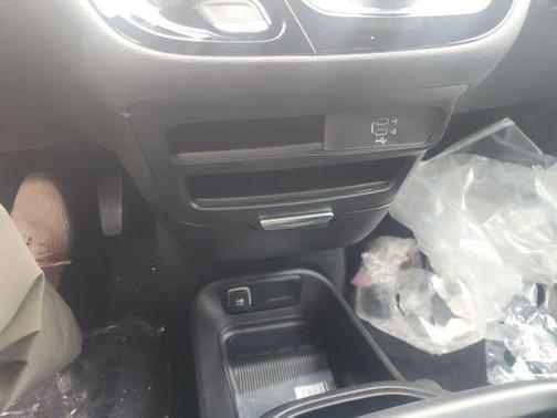 Bright White Clearcoat 2026 Chrysler Pacifica Select