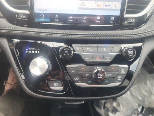 Bright White Clearcoat 2026 Chrysler Pacifica Select