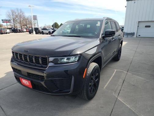 Diamond Black 2026 Jeep Grand Cherokee L Laredo