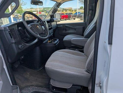Summit White 2018 Chevrolet Express 3500 LT