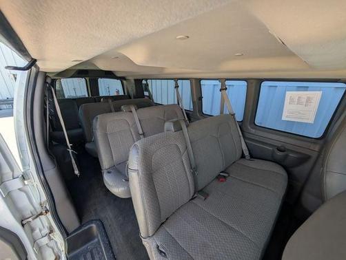 Summit White 2018 Chevrolet Express 3500 LT