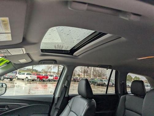 Crystal Black Pearl 2022 Honda Pilot Special Edition