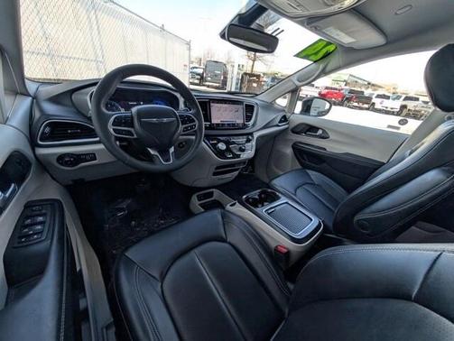 2024 Chrysler Pacifica Touring-L