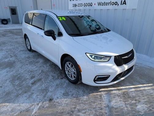 2024 Chrysler Pacifica Touring-L