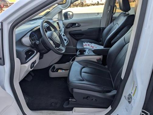 2024 Chrysler Pacifica Touring-L