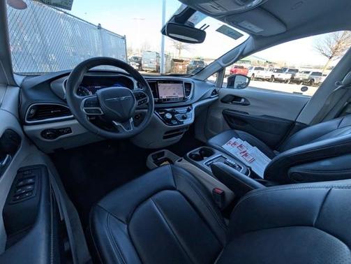 2024 Chrysler Pacifica Touring-L