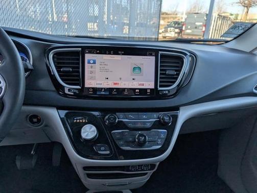 2024 Chrysler Pacifica Touring-L