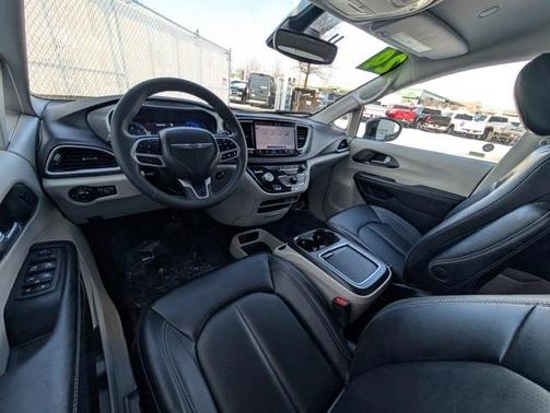 2024 Chrysler Pacifica Touring-L