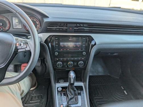 2022 Volkswagen Passat 2.0T SE