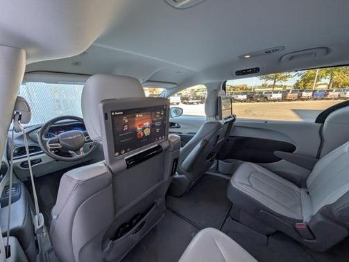 2018 Chrysler Pacifica Touring-L Plus