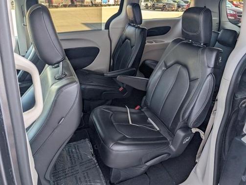 2023 Chrysler Pacifica Touring-L