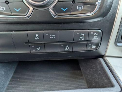 Delmonico Red Pearlcoat 2017 RAM 1500 Big Horn