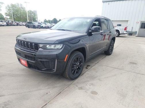 Diamond Black 2026 Jeep Grand Cherokee Laredo