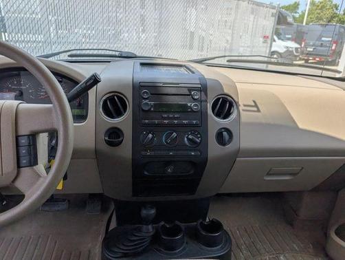Arizona Beige Clearcoat Metallic 2005 Ford F-150 XLT SuperCab
