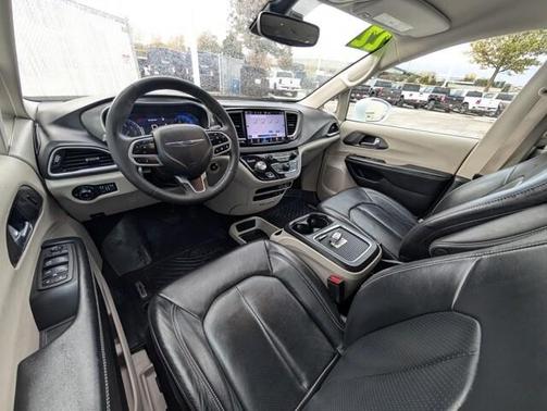 2022 Chrysler Pacifica Touring-L