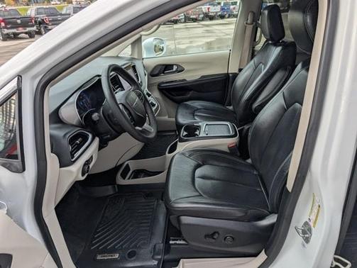 2022 Chrysler Pacifica Touring-L