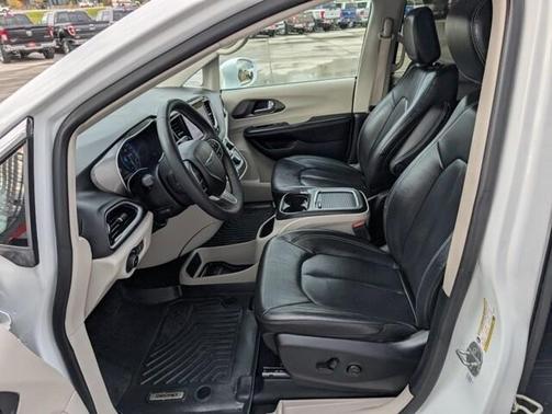 2022 Chrysler Pacifica Touring-L