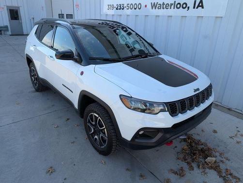 Bright White Clearcoat 2025 Jeep Compass Trailhawk