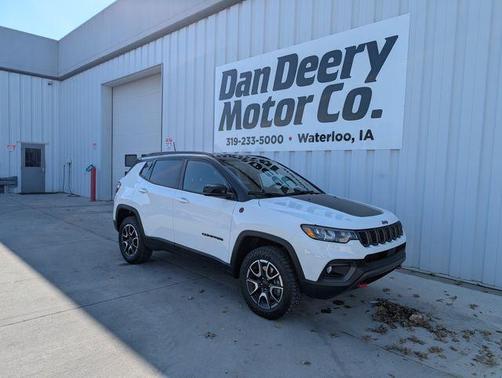 Bright White Clearcoat 2025 Jeep Compass Trailhawk