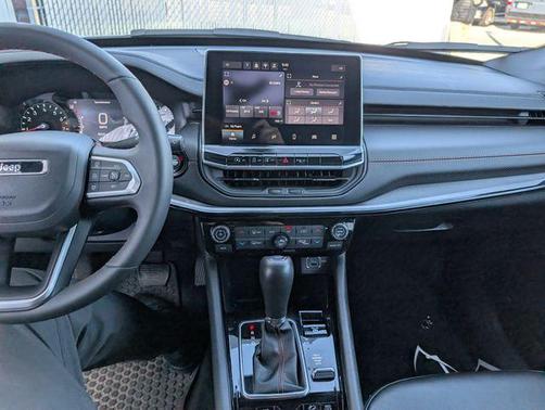 Bright White Clearcoat 2025 Jeep Compass Trailhawk