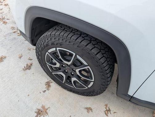 Bright White Clearcoat 2025 Jeep Compass Trailhawk