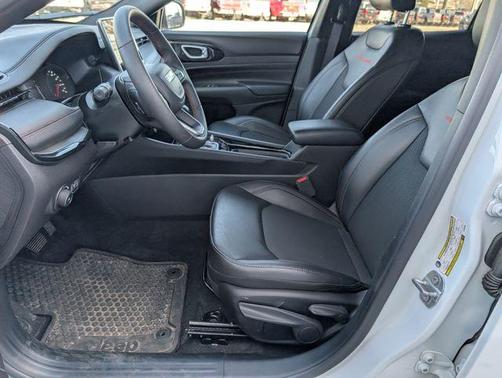 Bright White Clearcoat 2025 Jeep Compass Trailhawk