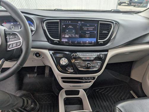 2022 Chrysler Pacifica Touring-L