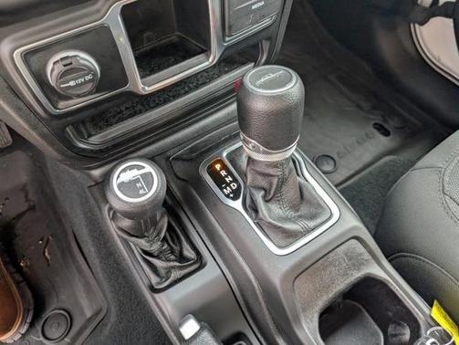 2022 Jeep Gladiator Sport