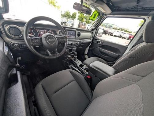 2022 Jeep Gladiator Sport