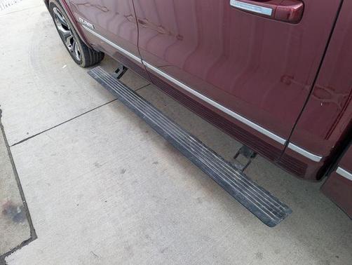 Delmonico Red Pearlcoat 2022 RAM 1500 Limited
