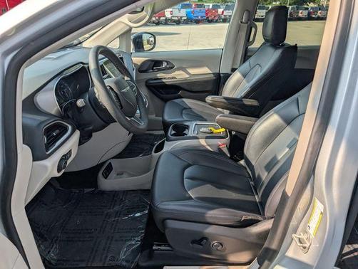 Silver Mist Clearcoat 2024 Chrysler Pacifica Touring-L