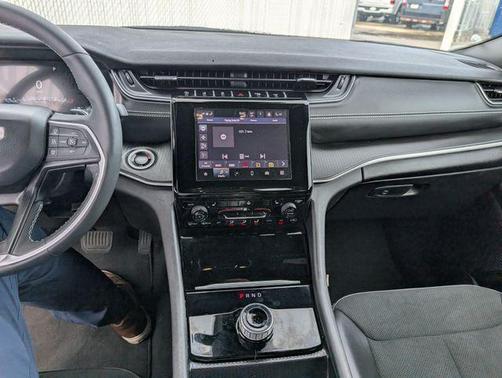Velvet Red Pearlcoat 2025 Jeep Grand Cherokee Laredo