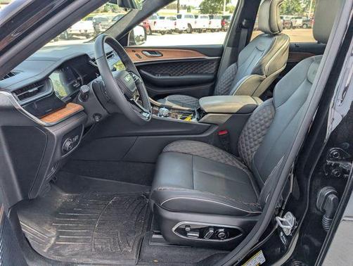 Diamond Black 2026 Jeep Grand Cherokee Summit