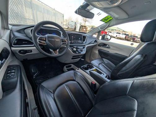 2023 Chrysler Pacifica Touring-L