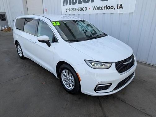 2023 Chrysler Pacifica Touring-L