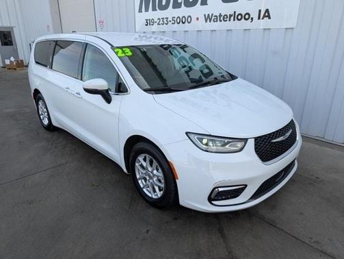 2023 Chrysler Pacifica Touring-L