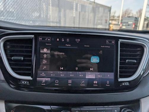 2023 Chrysler Pacifica Touring-L