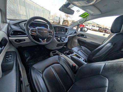 2023 Chrysler Pacifica Touring-L