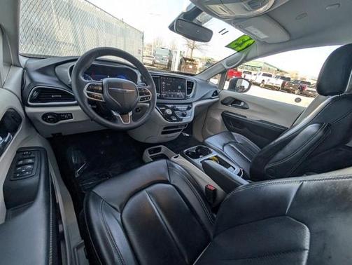 2023 Chrysler Pacifica Touring-L