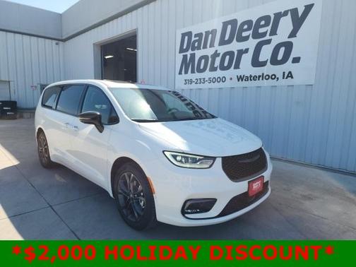 2026 Chrysler Pacifica Select