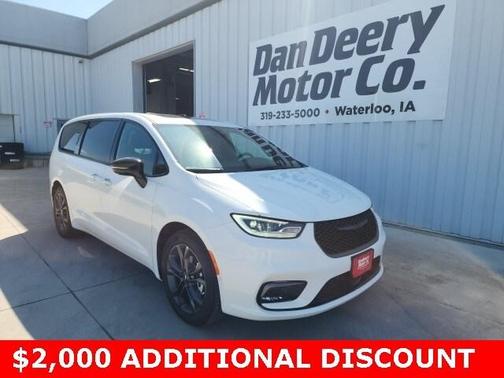 2026 Chrysler Pacifica Select