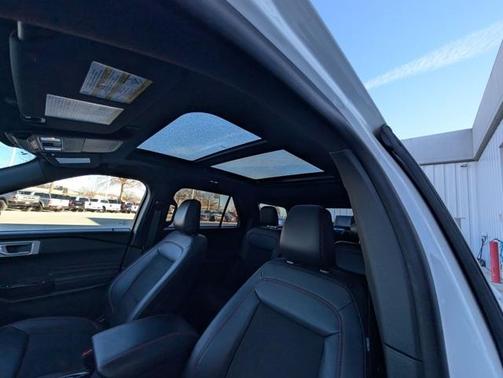 2024 Ford Explorer ST-Line