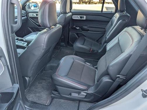 2024 Ford Explorer ST-Line