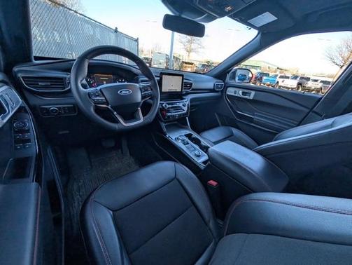 2024 Ford Explorer ST-Line