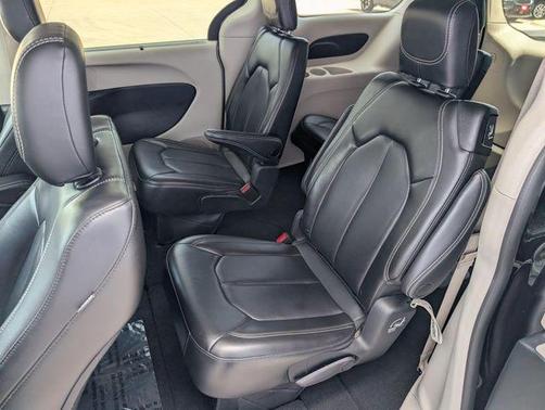 Granite Crystal Clearcoat Metallic 2023 Chrysler Pacifica Touring-L