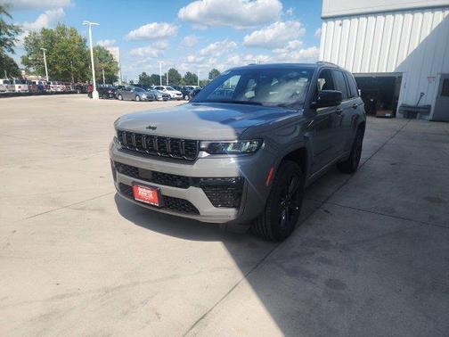 Sting Gray Clearcoat 2027 Jeep Grand Cherokee Limited